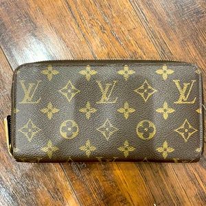AUTHENTIC Pre owned LV wallet